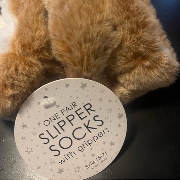 NWT fox slipper socks with grippers - Picture 3 of 5